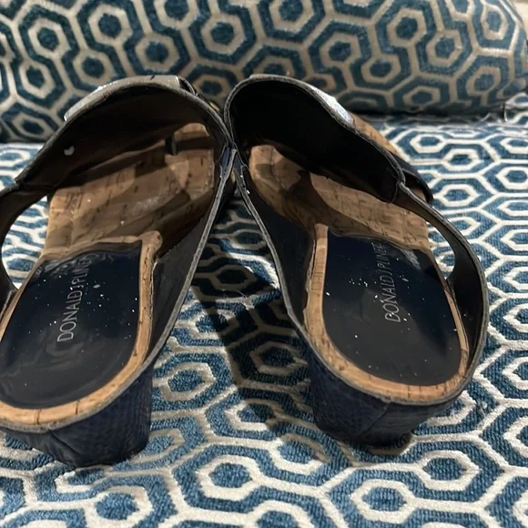 Donal Pliner Navy Cork Wedge T Strap Leather Silver Buckle textured  Sz 6 - Picture 4 of 5